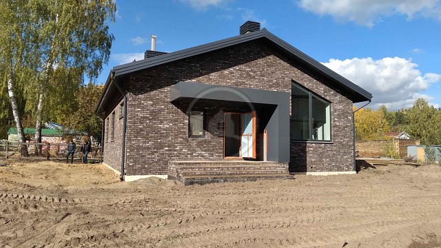 , tandem, oblitsovochnyy_kirpich, chernyy, dom