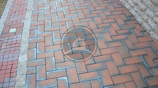 , trotuarnaya_plitka, krasnyy_miks, landshaftnyy_dizayn