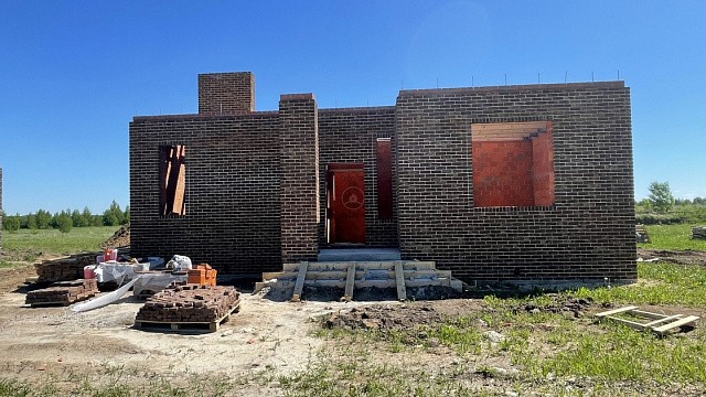 , volgogradskiy_blok, tandem, keramicheskie_bloki, oblitsovochnyy_kirpich, bordovyy, dom