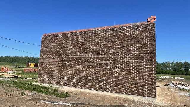 , volgogradskiy_blok, tandem, keramicheskie_bloki, oblitsovochnyy_kirpich, bordovyy, dom