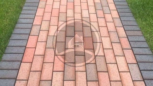 , trotuarnaya_plitka, krasnyy_pyestryy, landshaftnyy_dizayn