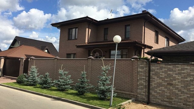 , qbrick, oblitsovochnyy_kirpich, alyy, terrakotovyy, dom