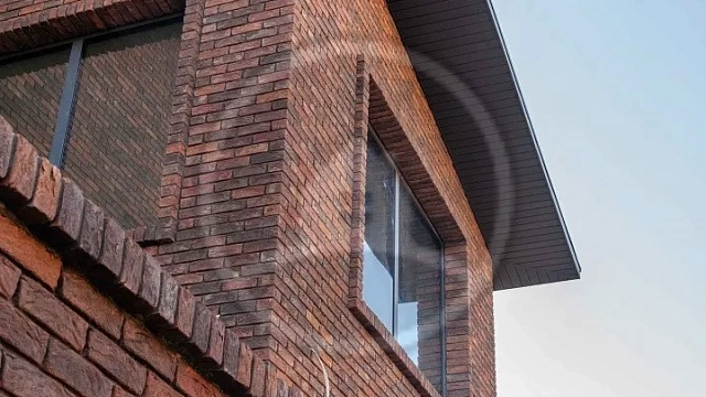 , brisk_brick, volgogradskiy_blok, keramzitobetonnye_bloki, metallocherepitsa, oblitsovochnyy_kirpich, ral_3005, dom