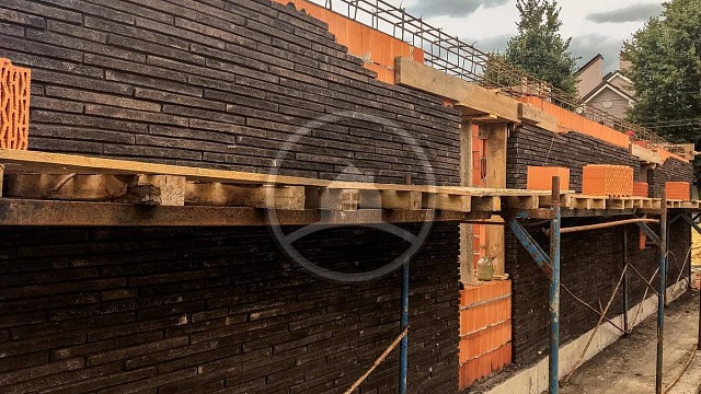 , tandem, oblitsovochnyy_kirpich, bavarskaya_kladka, chernyy, dom, kladka