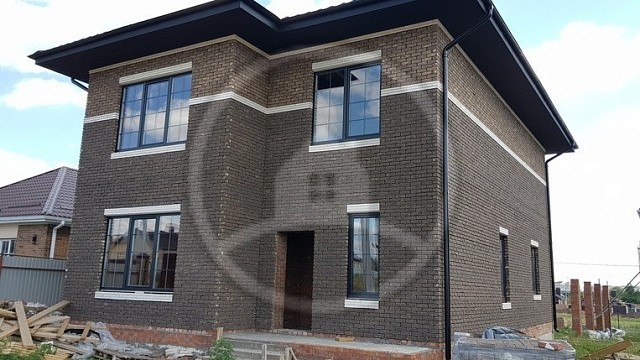 , bogandinskiy, metall_profil, metallocherepitsa, fasady, ral_3005, polkovo, dom