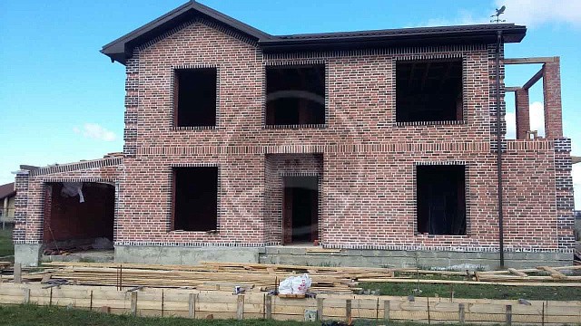 , tandem, oblitsovochnyy_kirpich, korichnevyy_pestryy, dom