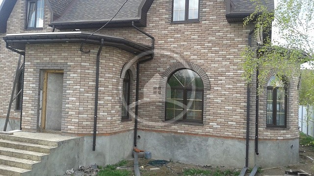 , qbrick, oblitsovochnyy_kirpich, bezhevyy, belyy, ryazhsk, dom