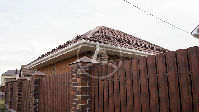 , grand_line, perel, krasnaya_gvardiya, slavyanskiy_kirpich, vodostochnye_sistemy, metallocherepitsa, oblitsovochnyy_kirpich, sofity, tsvetnye_kladochnye_smesi, bavarskaya_kladka, krasnyy, dom, zabor