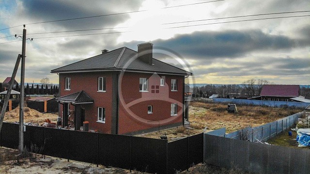 , braer, galeco, grand_line, magma, vodostochnye_sistemy, metallocherepitsa, oblitsovochnyy_kirpich, sofity, bordovyy, korichnevyy, dom