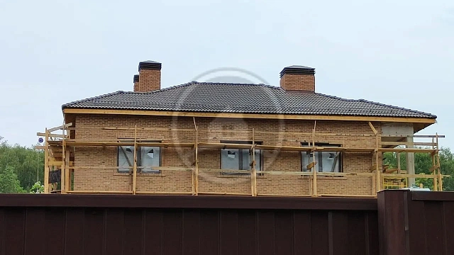 , volgogradskiy_blok, keramzitobetonnye_bloki, oblitsovochnyy_kirpich, ral_3005, dom