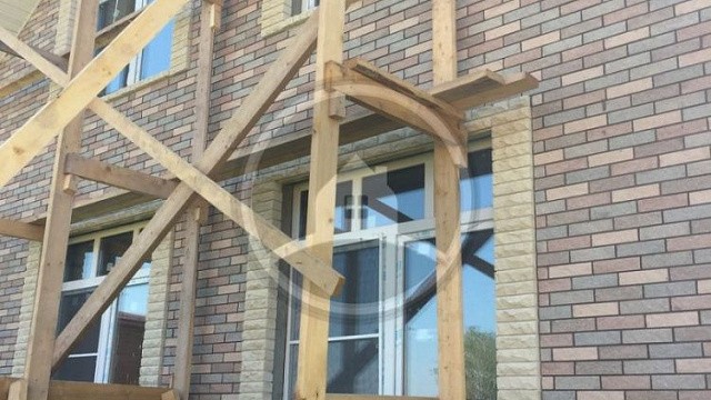 , agrob_buchtal, perel, qbrick, krasnaya_gvardiya, vodootvedenie, oblitsovochnyy_kirpich, tsvetnye_kladochnye_smesi, bezhevyy, korichnevo_krasnyy, chernyy, dom, kladka