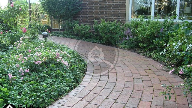 , trotuarnaya_plitka, krasnyy_pyestryy, landshaftnyy_dizayn