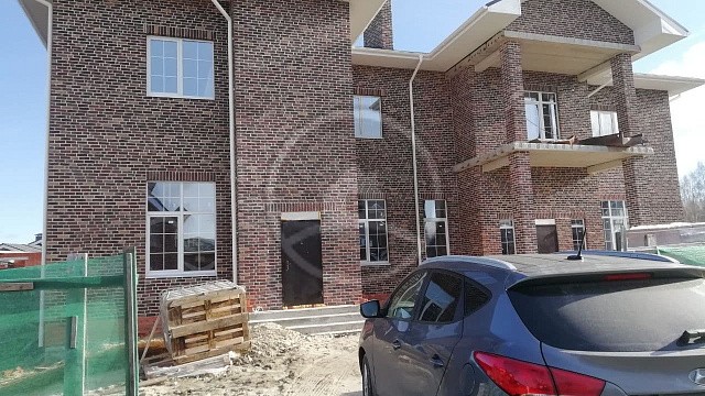 , grand_line, perel, volgogradskiy_blok, tandem, shinglas, vodostochnye_sistemy, keramicheskie_bloki, myagkaya_cherepitsa, oblitsovochnyy_kirpich, sofity, tsvetnye_kladochnye_smesi, belyy, krasno_korichnevyy, snegiri_kp, dom