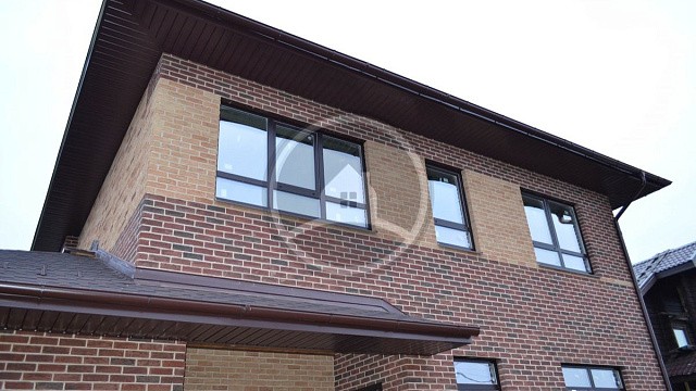 , oblitsovochnyy_kirpich, tsvetnye_kladochnye_smesi, bavarskaya_kladka, belyy, dom