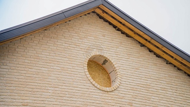 , perel, bogandinskiy, oblitsovochnyy_kirpich, tsvetnye_kladochnye_smesi, bavarskaya_kladka, troitsa, dom